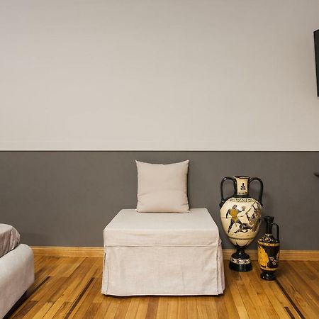 Step One | Luxury Suites Right In The Heart Of Acropolis Next To Metro Station Athene Buitenkant foto