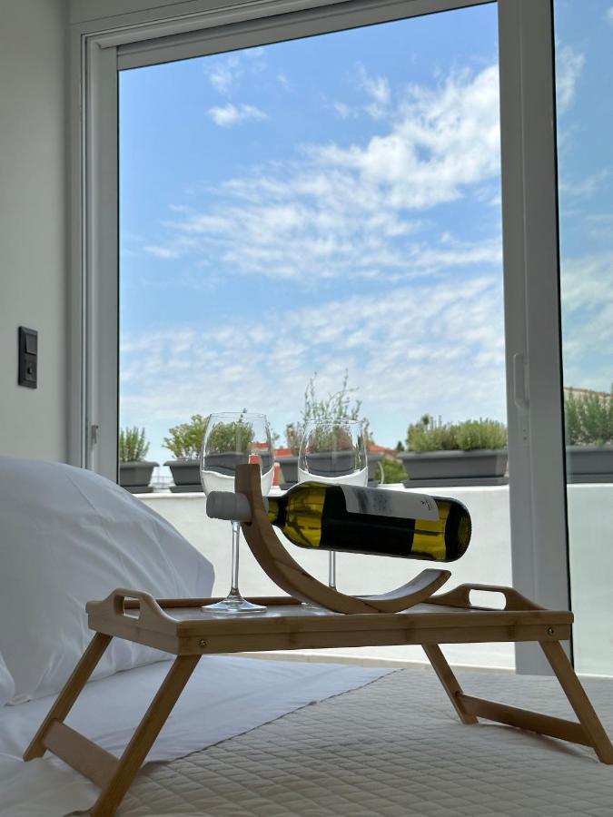 Step One | Luxury Suites Right In The Heart Of Acropolis Next To Metro Station Athene Buitenkant foto