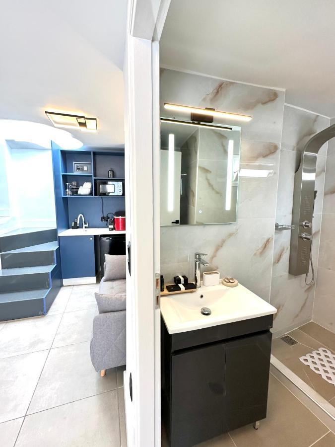 Step One | Luxury Suites Right In The Heart Of Acropolis Next To Metro Station Athene Buitenkant foto