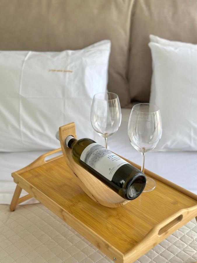 Step One | Luxury Suites Right In The Heart Of Acropolis Next To Metro Station Athene Buitenkant foto