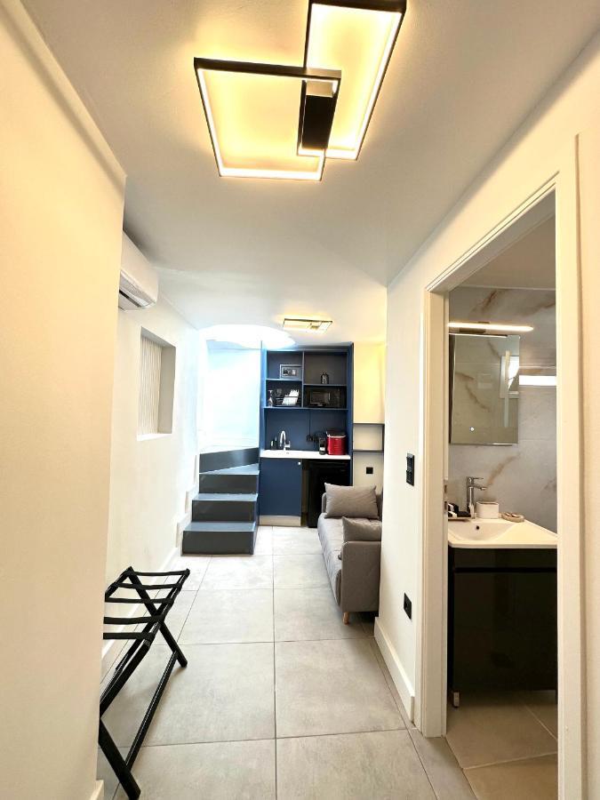 Step One | Luxury Suites Right In The Heart Of Acropolis Next To Metro Station Athene Buitenkant foto