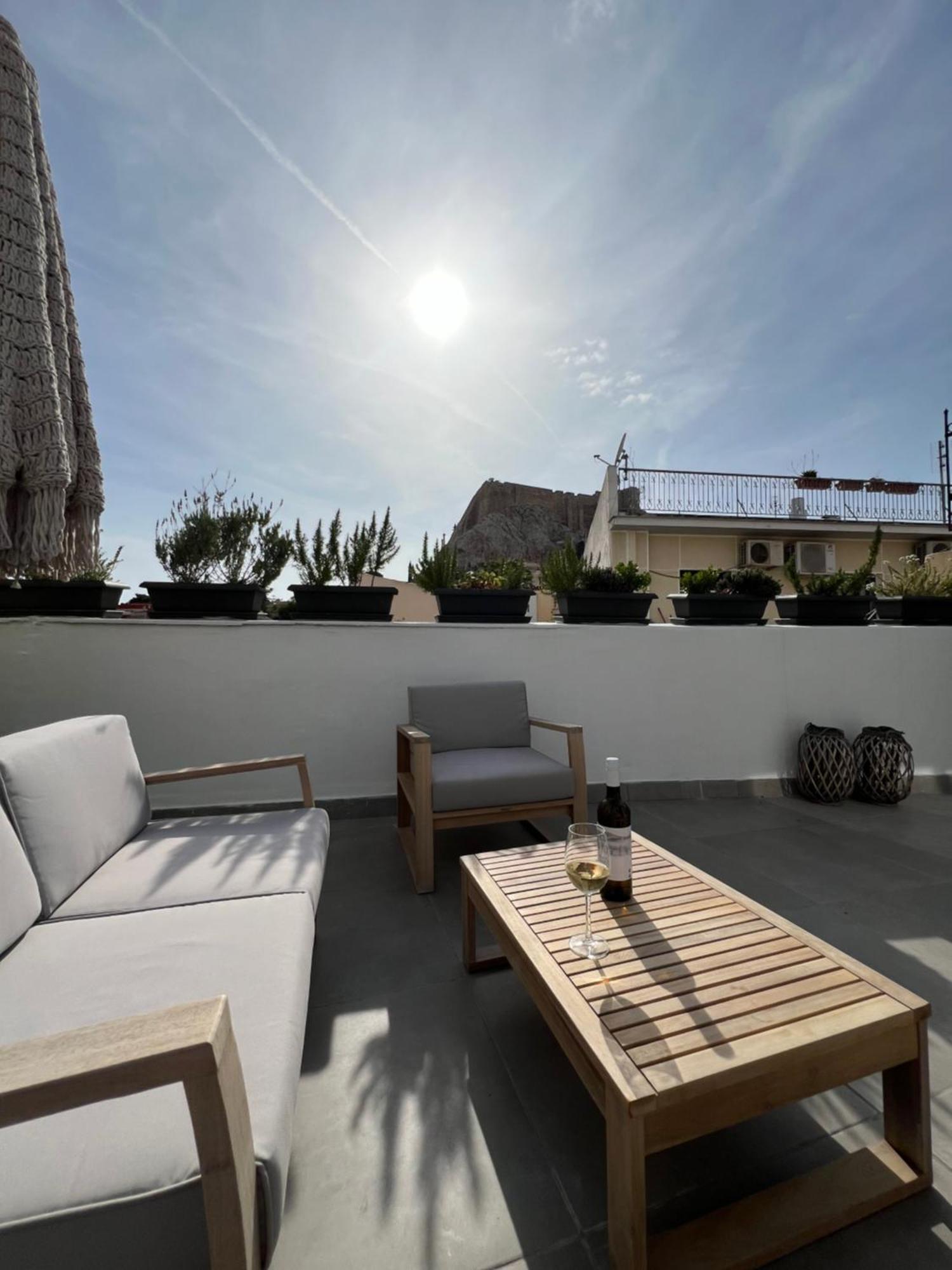 Step One | Luxury Suites Right In The Heart Of Acropolis Next To Metro Station Athene Buitenkant foto