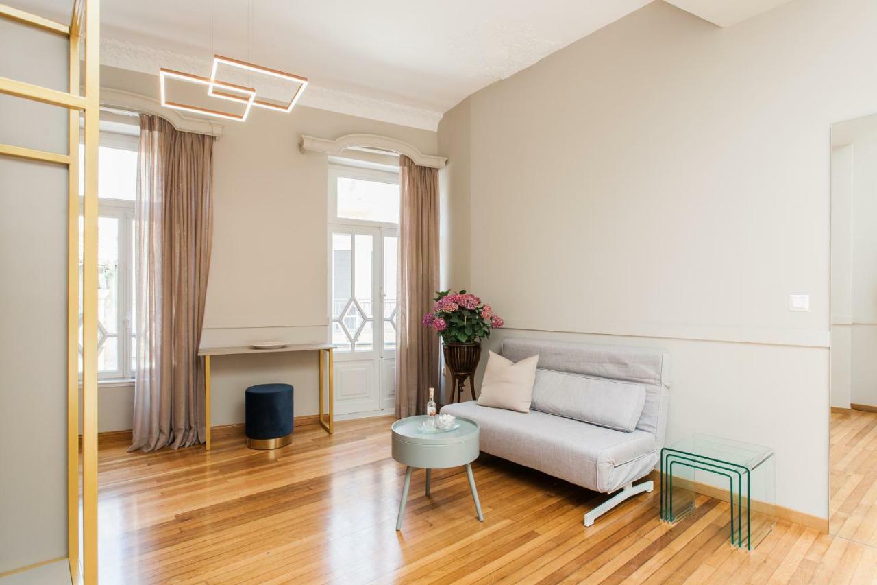 Step One | Luxury Suites Right In The Heart Of Acropolis Next To Metro Station Athene Buitenkant foto
