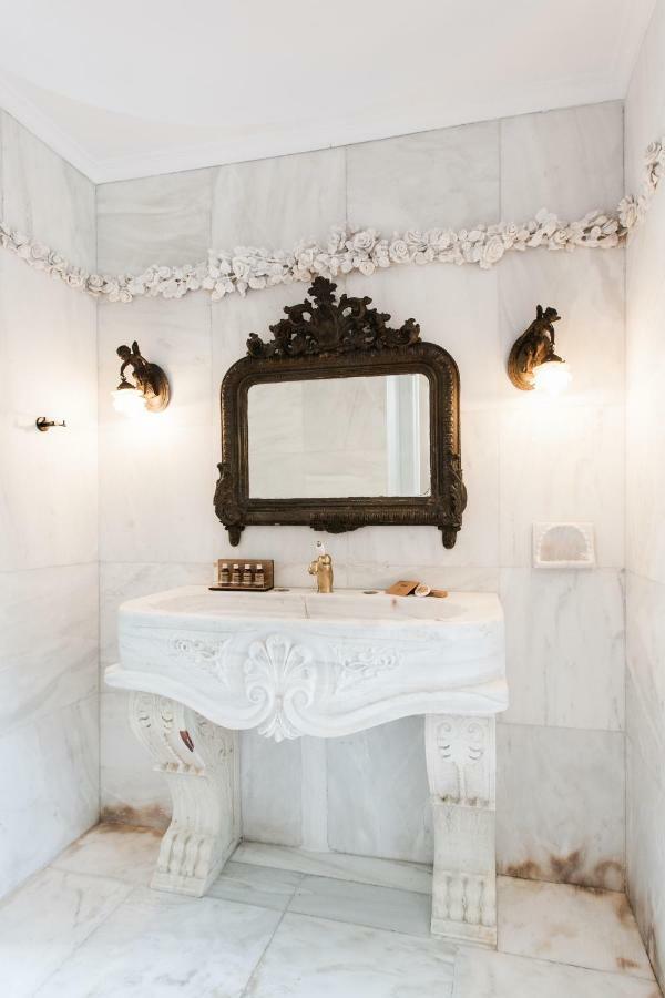 Step One | Luxury Suites Right In The Heart Of Acropolis Next To Metro Station Athene Buitenkant foto