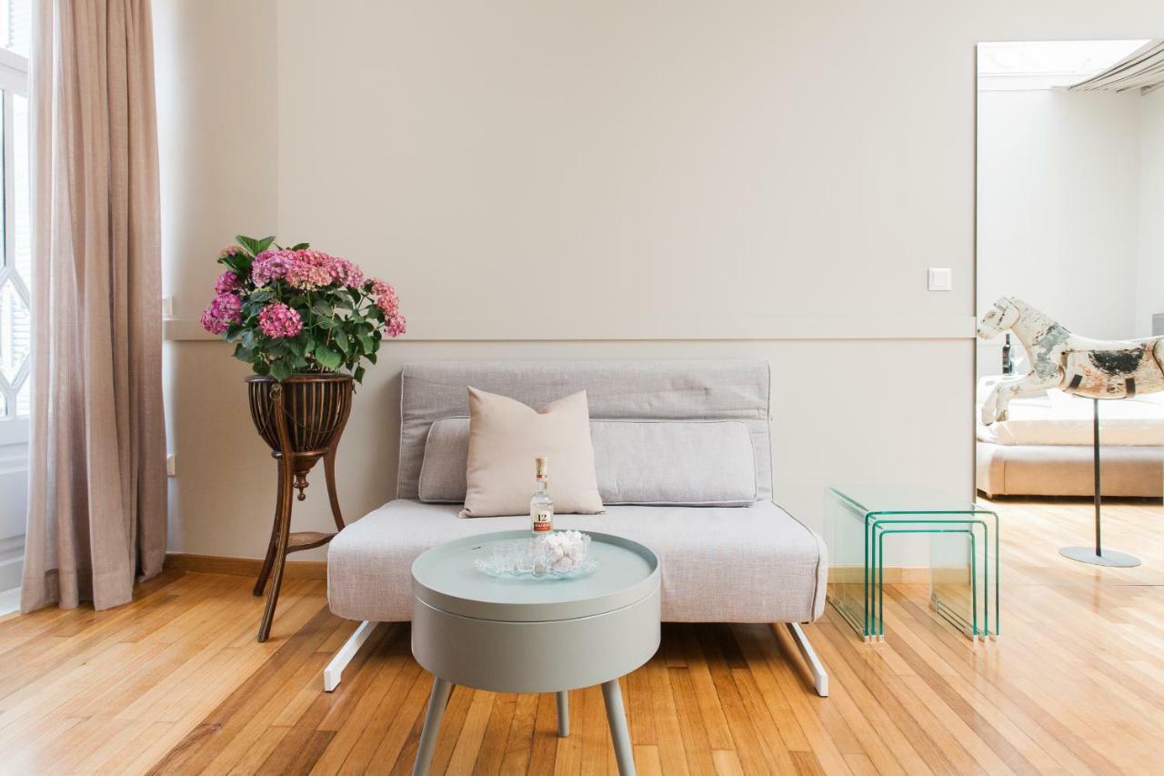 Step One | Luxury Suites Right In The Heart Of Acropolis Next To Metro Station Athene Buitenkant foto