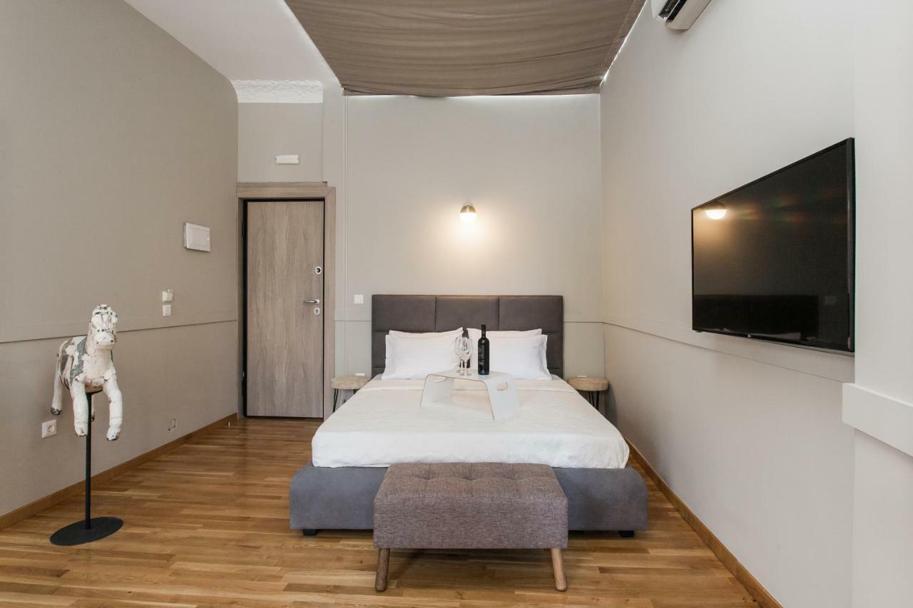 Step One | Luxury Suites Right In The Heart Of Acropolis Next To Metro Station Athene Buitenkant foto