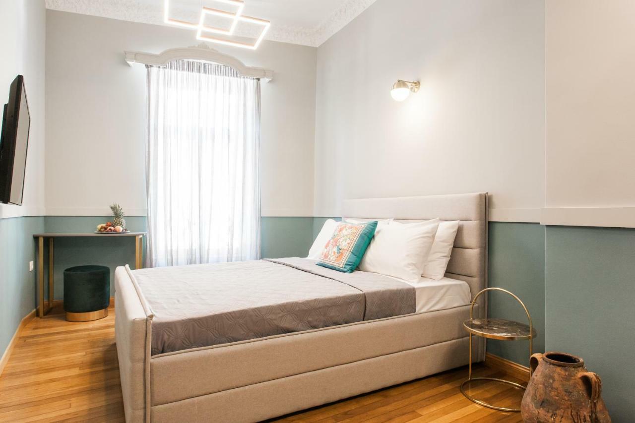 Step One | Luxury Suites Right In The Heart Of Acropolis Next To Metro Station Athene Buitenkant foto