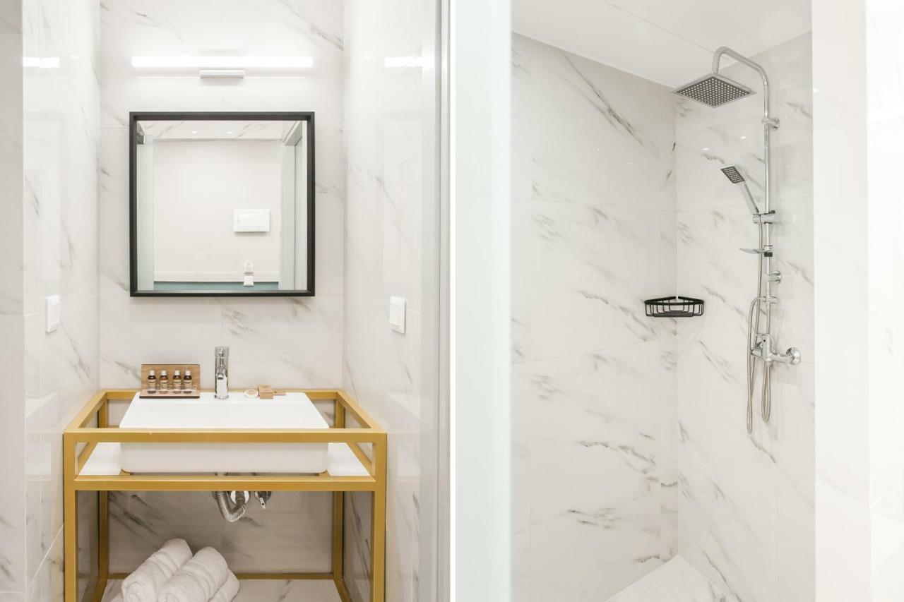 Step One | Luxury Suites Right In The Heart Of Acropolis Next To Metro Station Athene Buitenkant foto