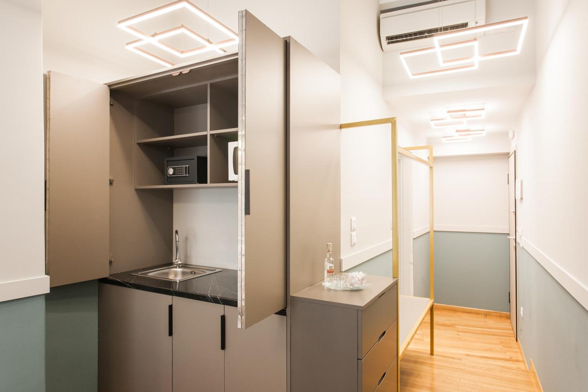 Step One | Luxury Suites Right In The Heart Of Acropolis Next To Metro Station Athene Buitenkant foto