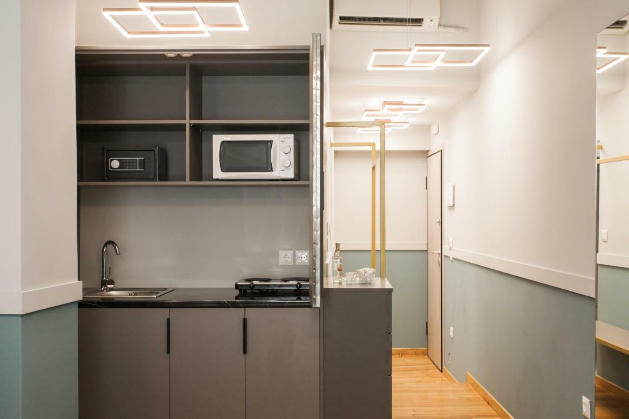Step One | Luxury Suites Right In The Heart Of Acropolis Next To Metro Station Athene Buitenkant foto