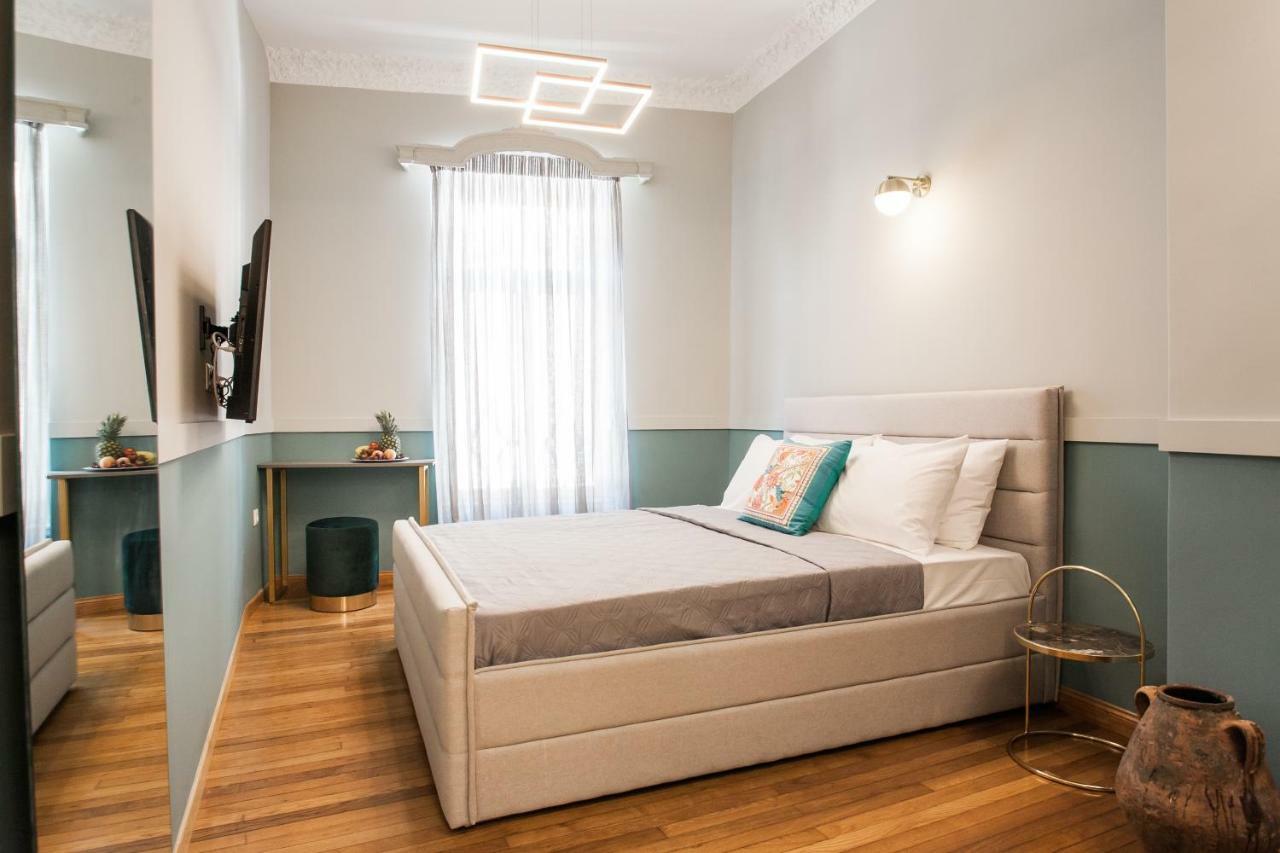 Step One | Luxury Suites Right In The Heart Of Acropolis Next To Metro Station Athene Buitenkant foto