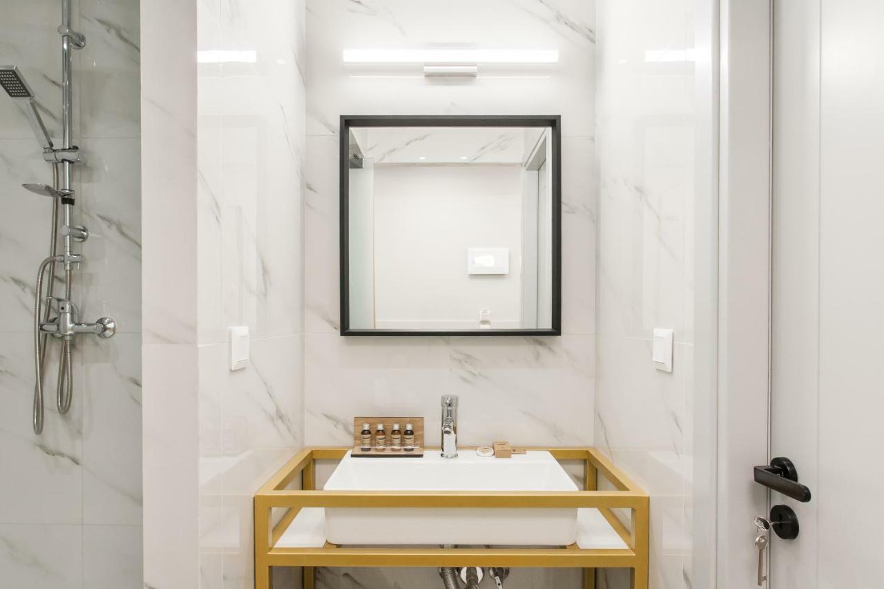 Step One | Luxury Suites Right In The Heart Of Acropolis Next To Metro Station Athene Buitenkant foto