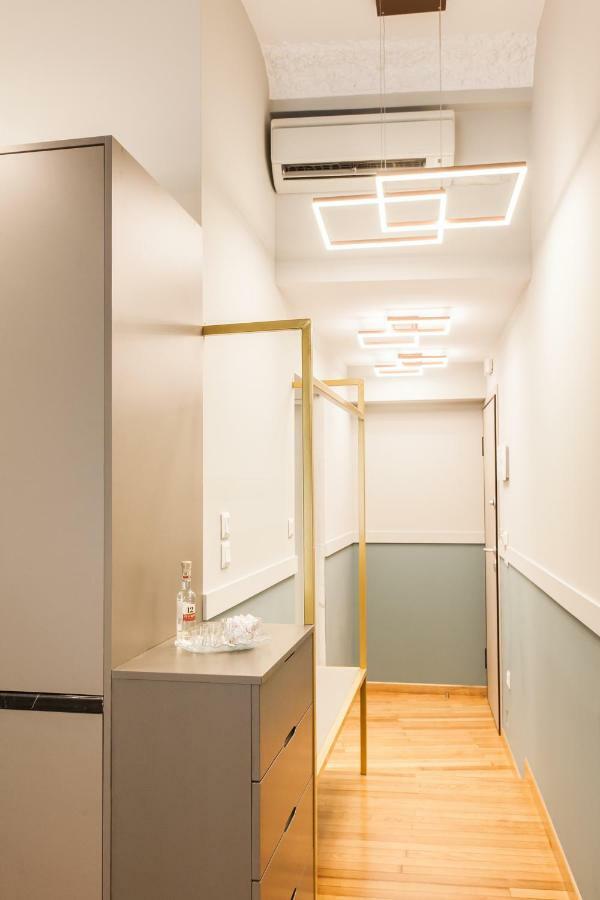 Step One | Luxury Suites Right In The Heart Of Acropolis Next To Metro Station Athene Buitenkant foto