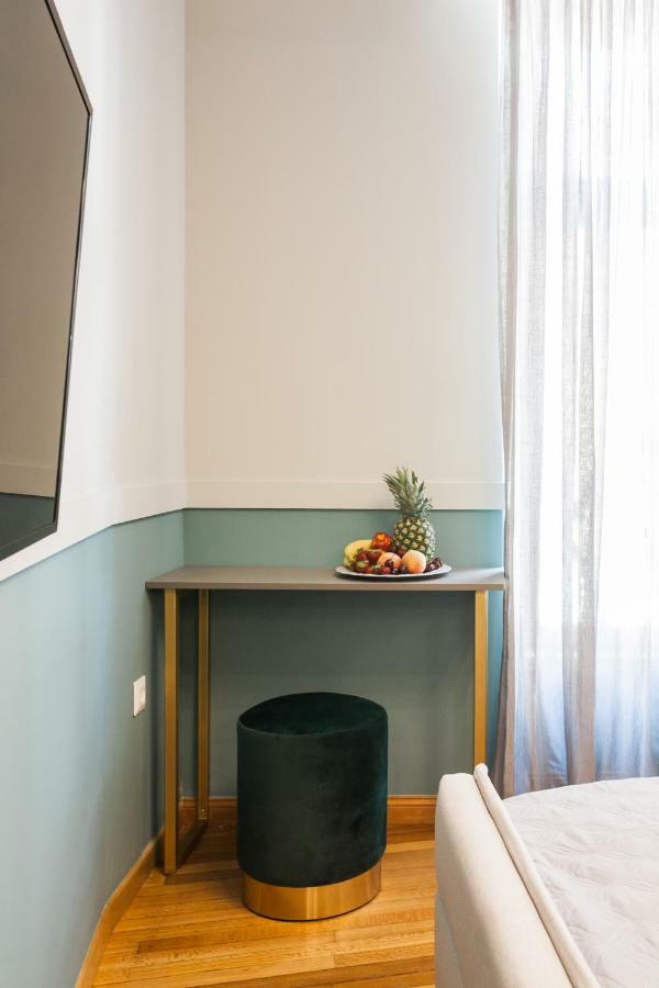 Step One | Luxury Suites Right In The Heart Of Acropolis Next To Metro Station Athene Buitenkant foto