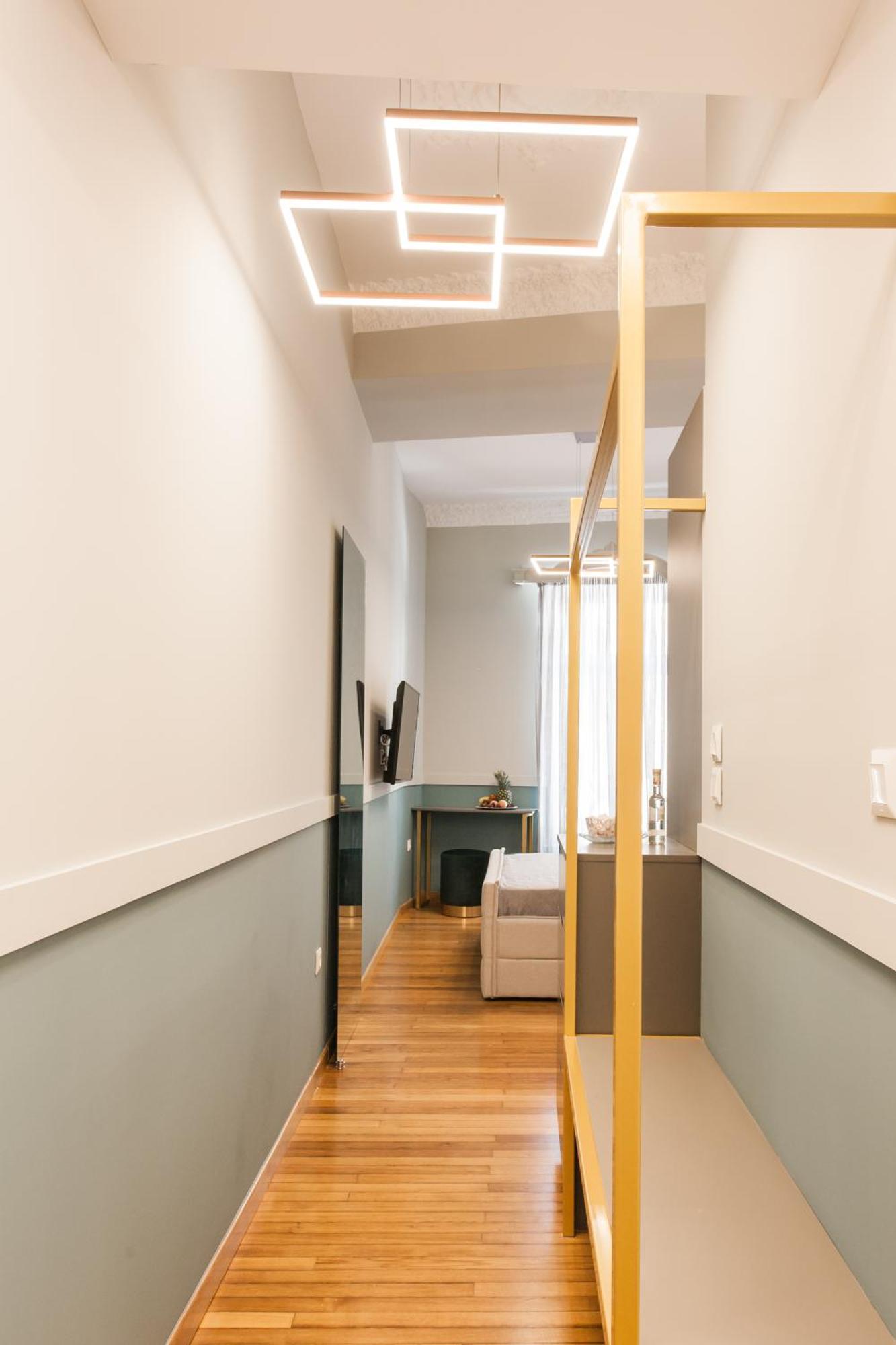 Step One | Luxury Suites Right In The Heart Of Acropolis Next To Metro Station Athene Buitenkant foto