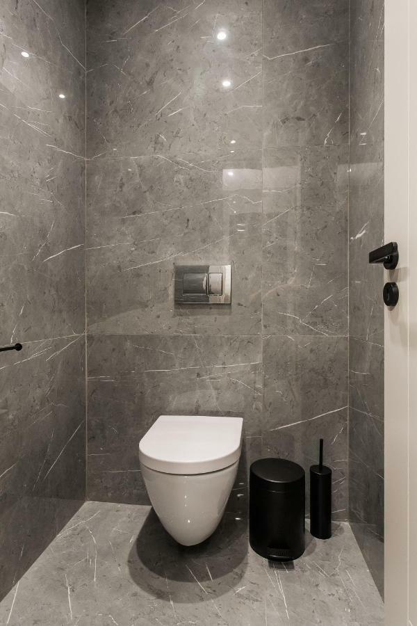 Step One | Luxury Suites Right In The Heart Of Acropolis Next To Metro Station Athene Buitenkant foto