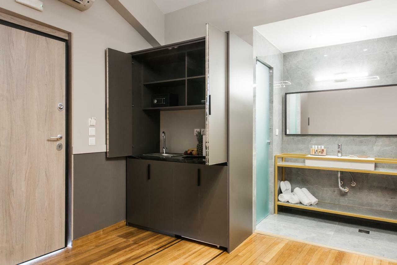 Step One | Luxury Suites Right In The Heart Of Acropolis Next To Metro Station Athene Buitenkant foto