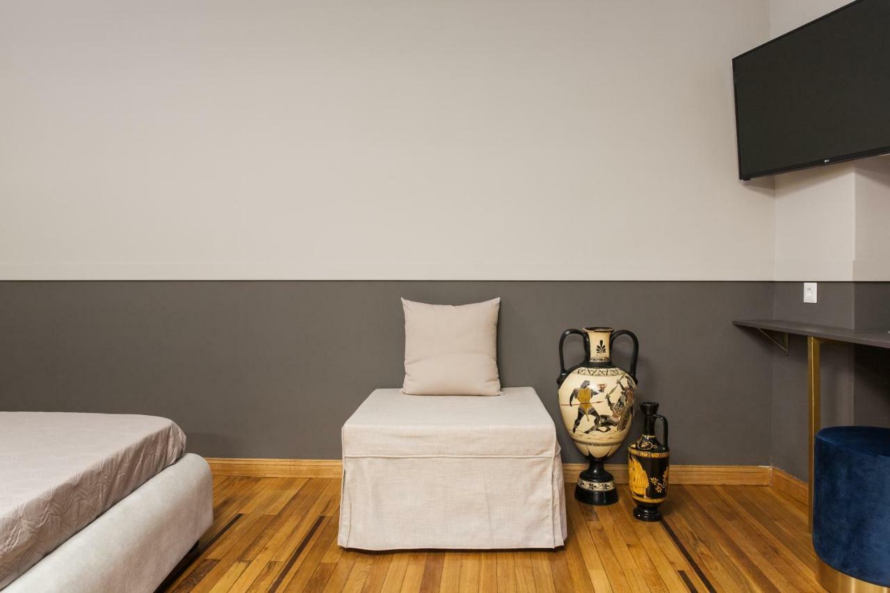 Step One | Luxury Suites Right In The Heart Of Acropolis Next To Metro Station Athene Buitenkant foto